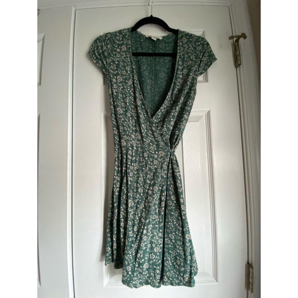 Green Floral American Eagle Short Sleeve Wrap Dress